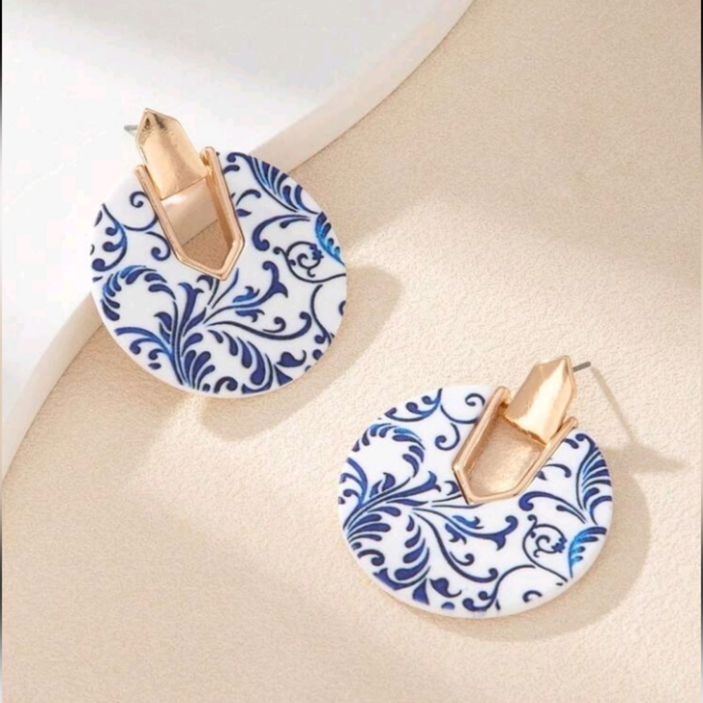 NEW! Porcelain Floral Elegant Round Shape Blue and Gold Earrings - Picture 5 of 5